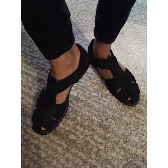 Minimalist style suede sandals! - Picture 5 of 8